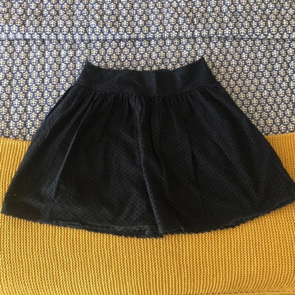 GAP Navy Eyelet Skirt - Picture 3 of 9